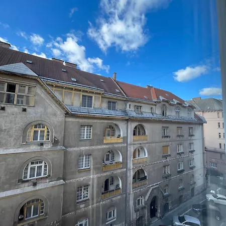 Sophie 1 * Budapešť